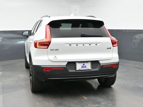 Used 2023 Volvo XC40 B5 Plus w/ Driver Assist Package AWD/4WD image 8