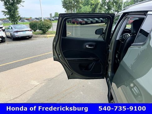 Used 2018 Jeep Compass Limited w/ Navigation Group AWD/4WD image 8
