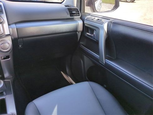 Used 2018 Toyota 4Runner SR5 Premium image 17