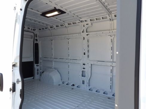 Used 2026 RAM ProMaster 2500 w/ Convenience Group FWD image 29