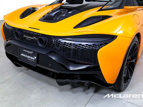 Used 2025 McLaren Artura Spider image 31