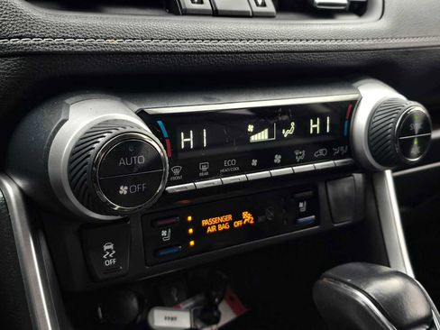 Used 2020 Toyota RAV4 Limited image 28