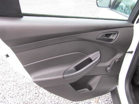 Used 2015 Ford Focus S image 28