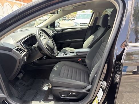 Used 2020 Ford Fusion SE FWD image 22