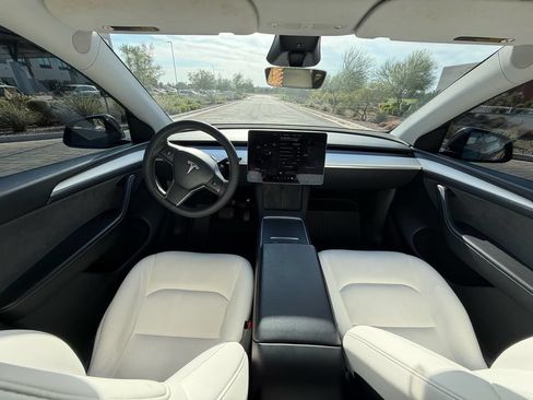 Used 2023 Tesla Model Y Long Range AWD/4WD image 12