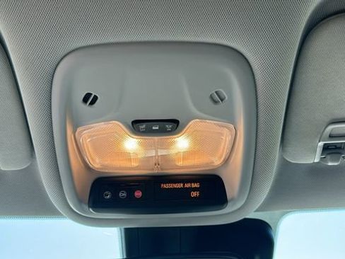 Used 2021 Chevrolet TrailBlazer LT FWD image 24