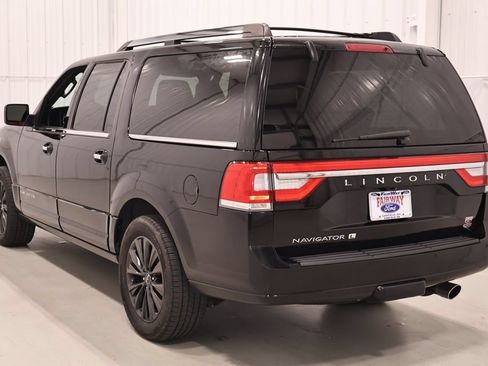 Used 2017 Lincoln Navigator L Select AWD/4WD image 7