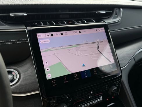 Used 2024 Jeep Grand Cherokee Limited image 33