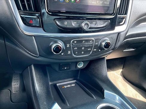 Used 2023 Chevrolet Traverse LT FWD image 27