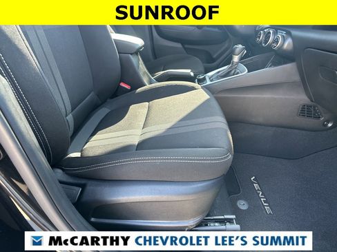 Used 2024 Hyundai Venue SEL image 22