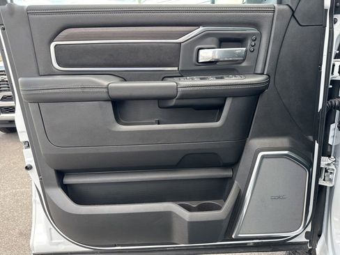 New 2026 RAM 2500 Laramie AWD/4WD image 32