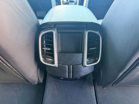 Used 2016 Porsche Cayenne AWD/4WD image 30