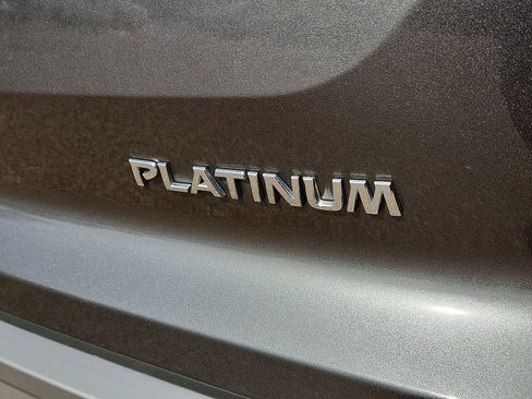 Used 2023 Nissan Pathfinder Platinum image 8