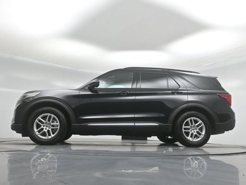 Certified 2025 Ford Explorer Active image 8