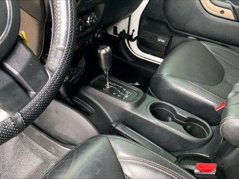 Used 2016 Jeep Wrangler Unlimited Sahara AWD/4WD image 16
