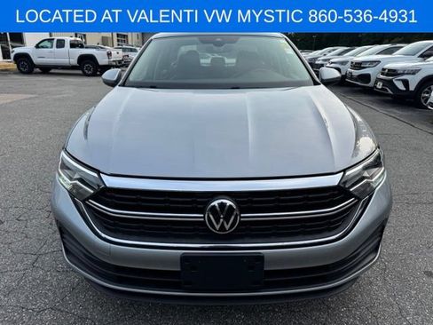 Used 2023 Volkswagen Jetta SE FWD image 2