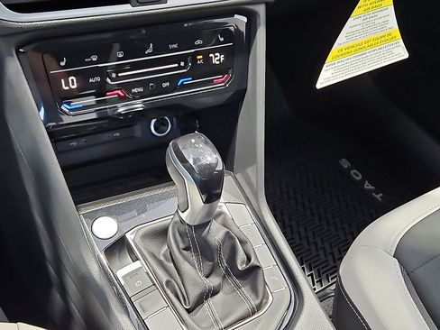 New 2026 Volkswagen Taos SE FWD image 22