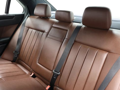 Used 2011 Mercedes-Benz E 350 Sedan image 3