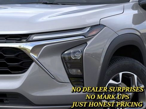 New 2026 Chevrolet Trax LT w/ Driver Confidence Package FWD image 8