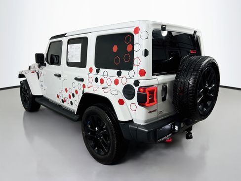 Used 2023 Jeep Wrangler Unlimited Sahara w/ Cold Weather Group AWD/4WD image 8