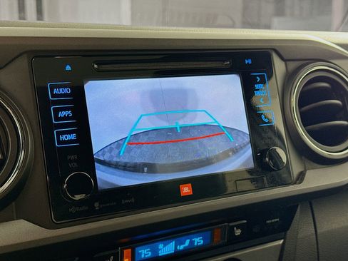 Used 2018 Toyota Tacoma TRD Off-Road image 11