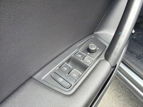 Used 2019 Volkswagen Tiguan SEL R-Line FWD image 14