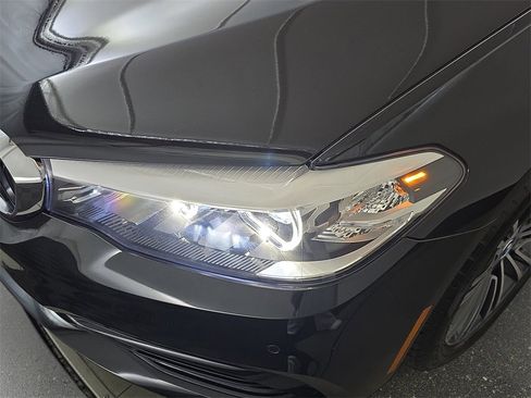 Used 2018 BMW 530e xDrive image 31