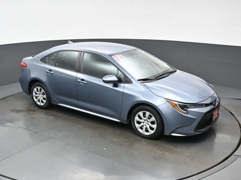Used 2024 Toyota Corolla LE FWD image 32