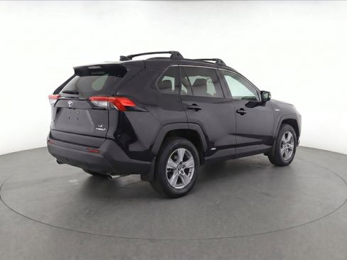Used 2024 Toyota RAV4 LE AWD/4WD image 4