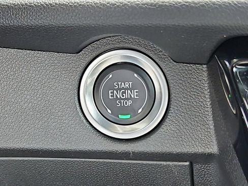 Certified 2025 Chevrolet Traverse LT w/ Driver Confidence Package FWD image 23