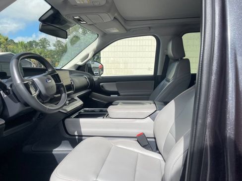 Used 2025 Ford Expedition Active AWD/4WD image 13