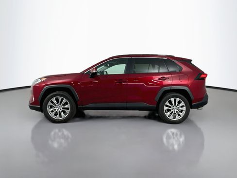 Used 2020 Toyota RAV4 XLE Premium AWD/4WD image 4