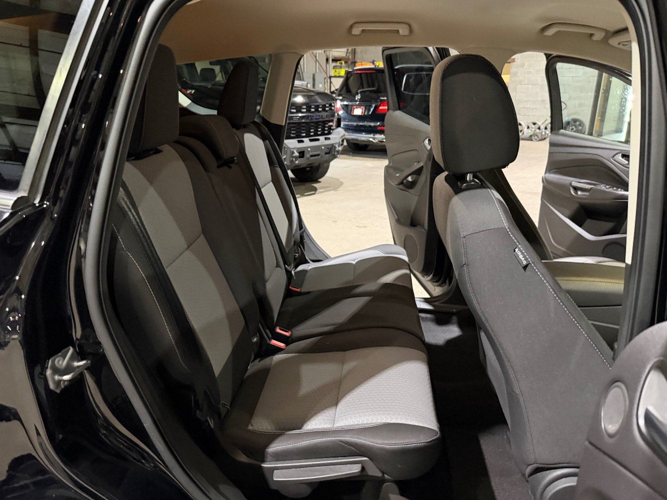 Used 2017 Ford Escape SE w/ Equipment Group 201A FWD image 22