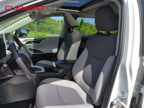 Used 2023 Toyota RAV4 XLE w/ Convenience Package FWD image 12