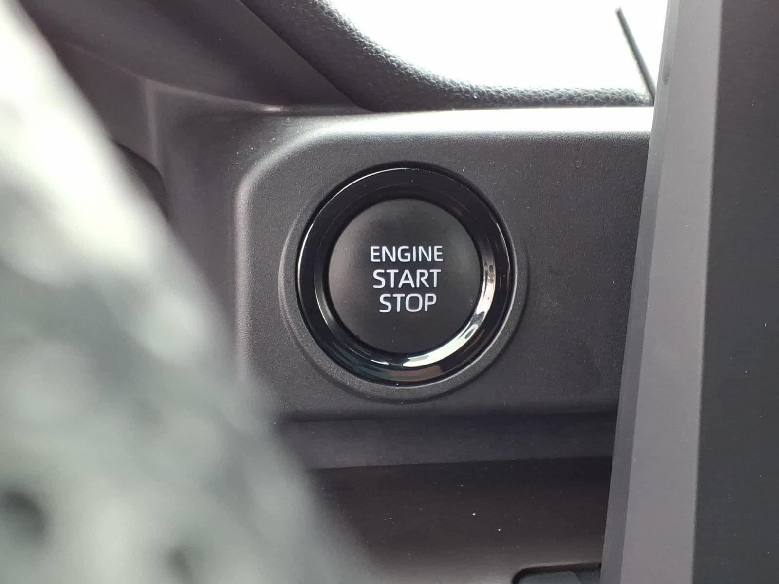 Used 2025 Toyota Tacoma SR5 AWD/4WD image 16