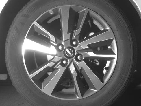 Used 2025 Nissan Versa SV FWD image 13