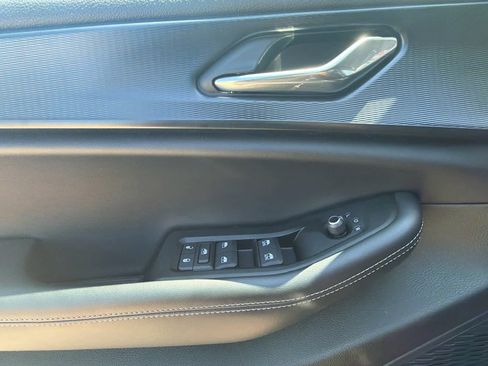 Used 2025 Jeep Grand Cherokee Altitude AWD/4WD image 18