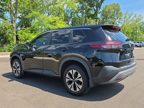 Used 2023 Nissan Rogue SV FWD image 3