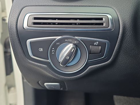 Used 2018 Mercedes-Benz C 300 4MATIC Sedan image 21