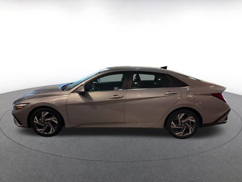 Used 2025 Hyundai Elantra SEL image 9