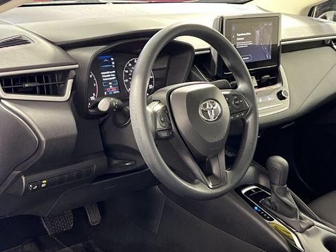 Used 2025 Toyota Corolla LE w/ LE Premium Package FWD image 17
