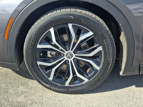 Certified 2023 Toyota Crown XLE image 11