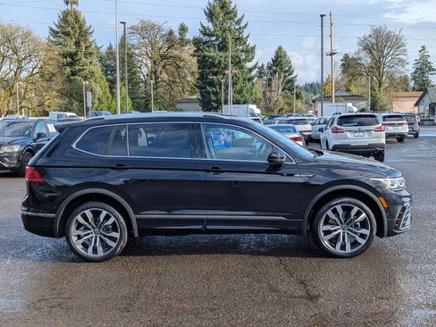Certified 2022 Volkswagen Tiguan SEL R-Line image 6