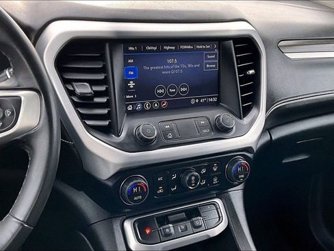 Used 2023 GMC Acadia SLT image 10