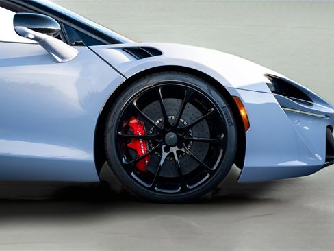 Used 2025 McLaren Artura Spider image 40