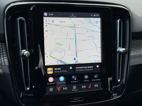 Used 2022 Volvo XC40 P8 Recharge Ultimate image 6