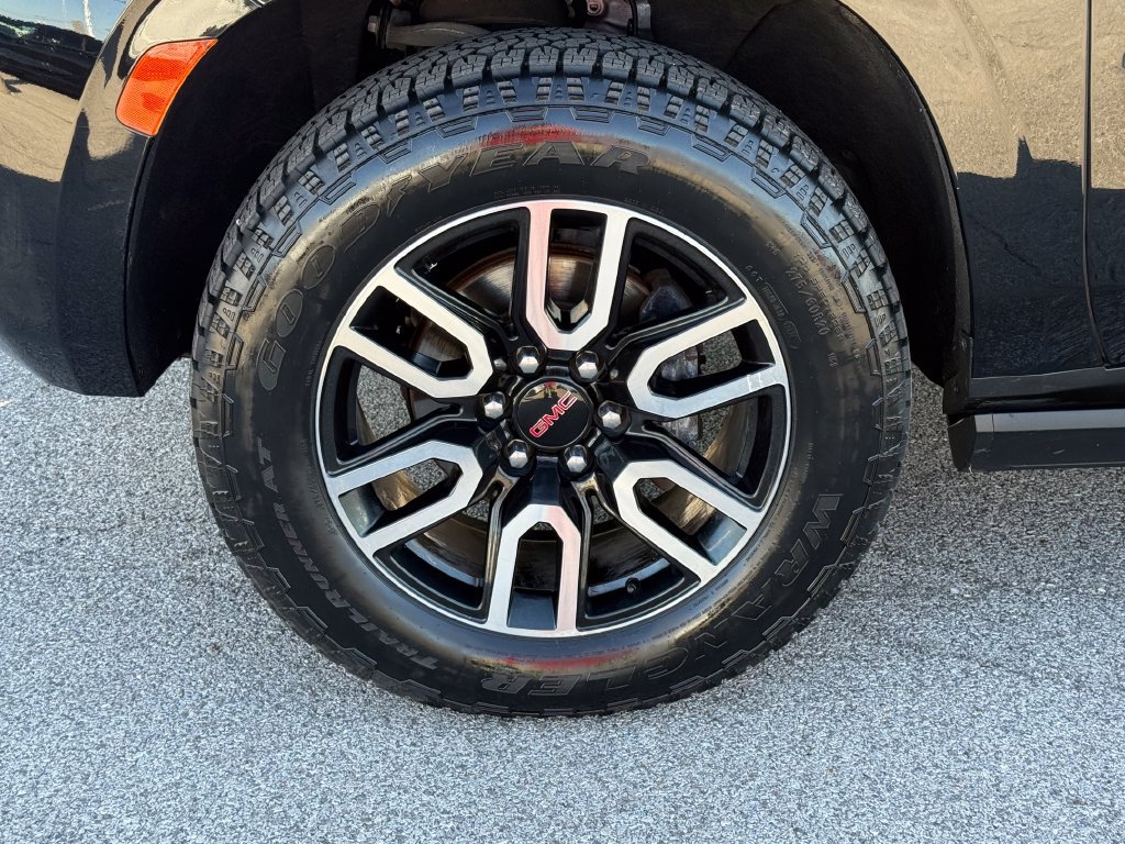 Used 2021 GMC Yukon AT4 w/ Technology Package AWD/4WD image 15