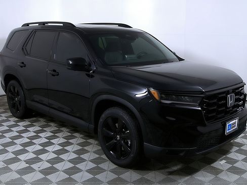 New 2025 Honda Pilot Black Edition image 6
