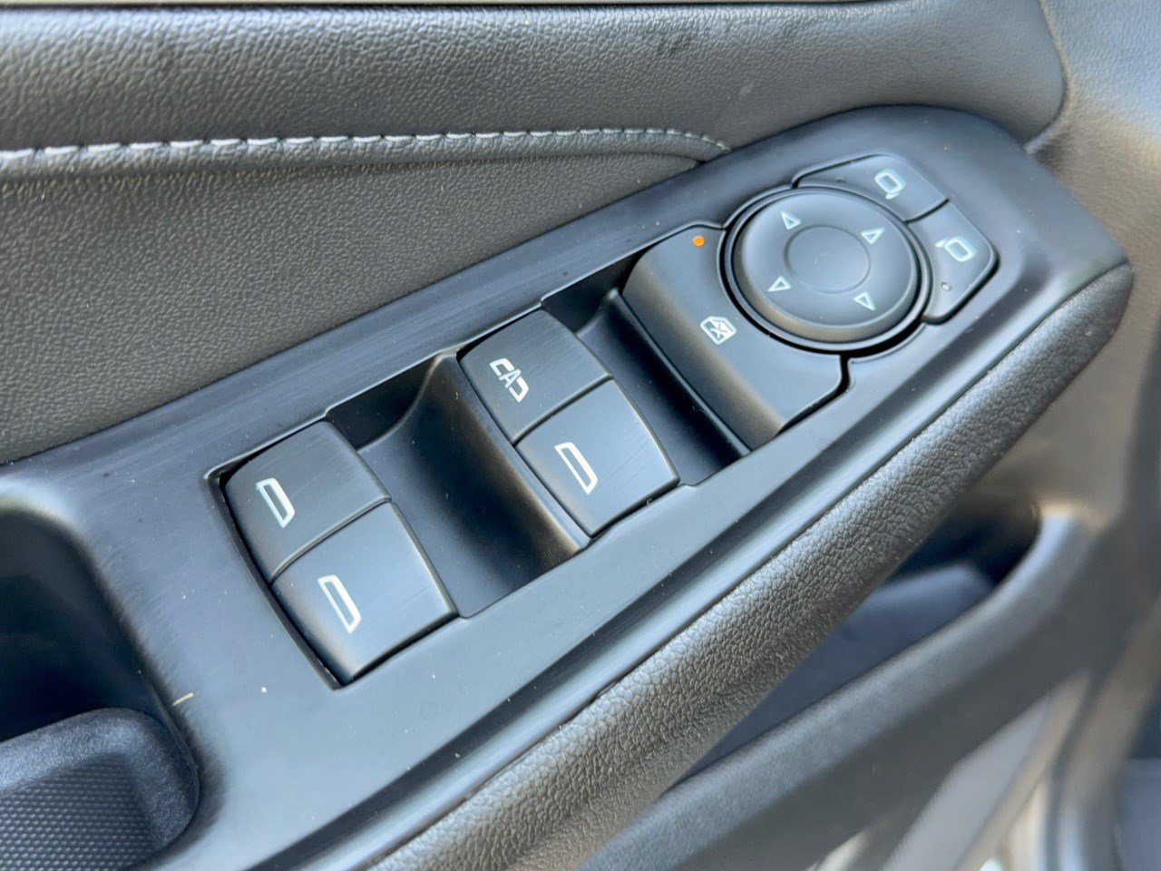 Used 2023 Chevrolet Traverse LT FWD image 15