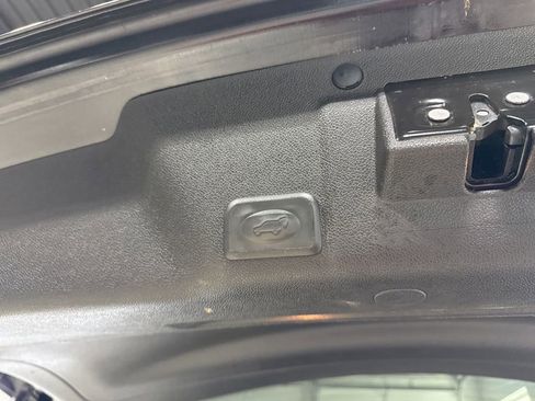 Used 2011 GMC Acadia SLE FWD image 29